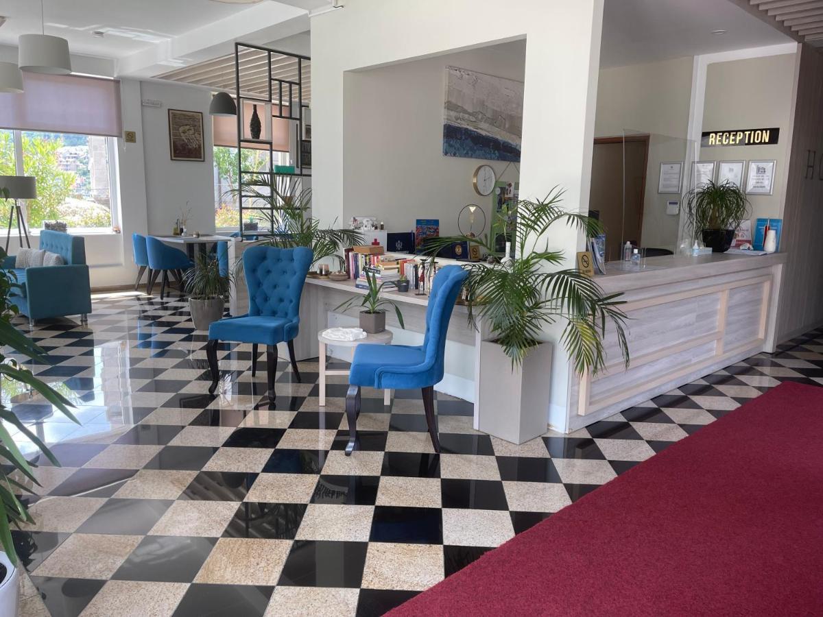 Montebay Perla Hotel เพรอชานิ ภายนอก รูปภาพ